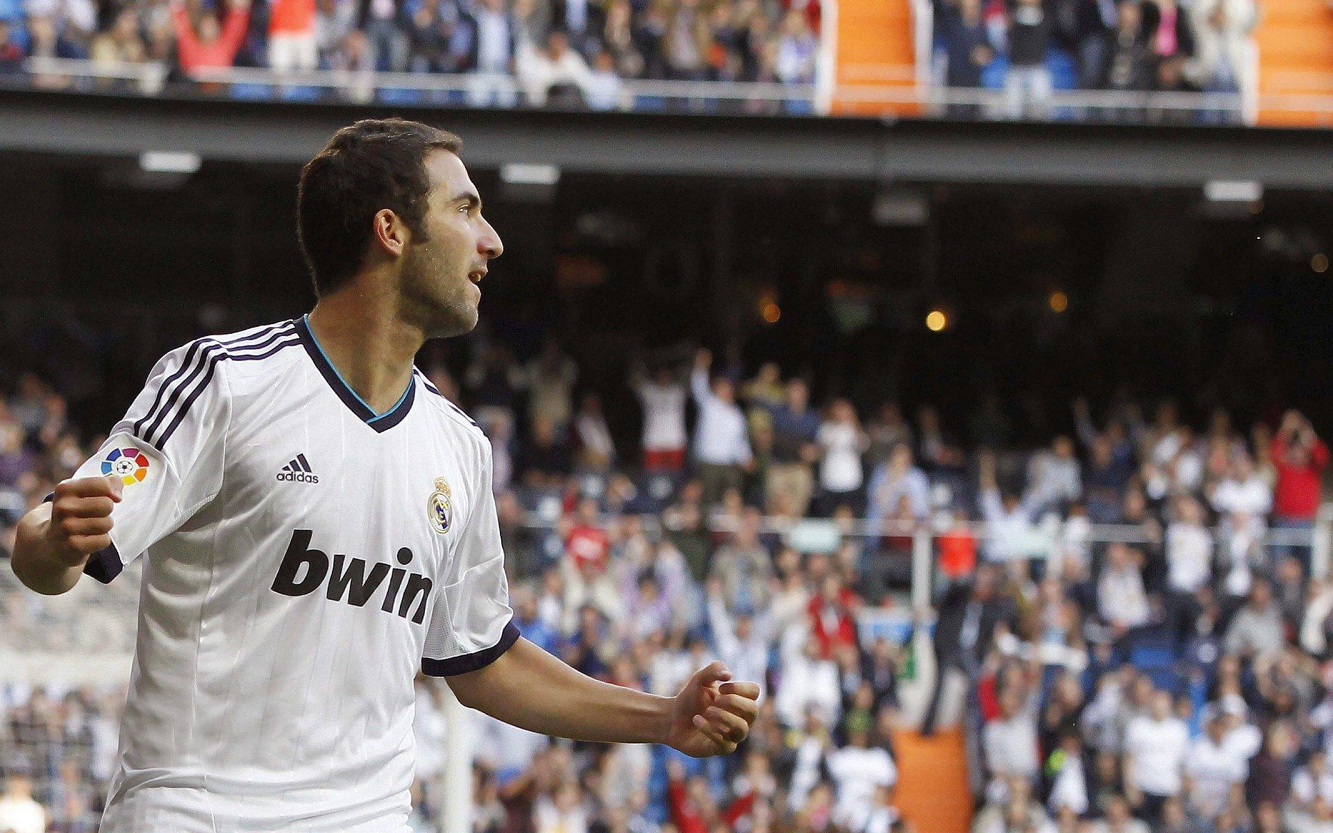 科尔谈吹罚，上赛季讨论的焦点是骗犯规，现在是能犯规就尽量犯规